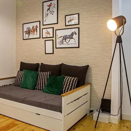 Colourful And Tasteful 2bedroom In Graca Apartment