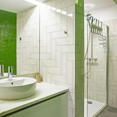 Colourful And Tasteful 2bedroom In Graca Apartment
