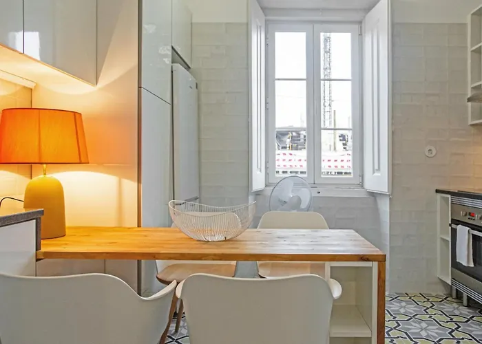 Colourful And Tasteful 2bedroom In Graca * Lisbon