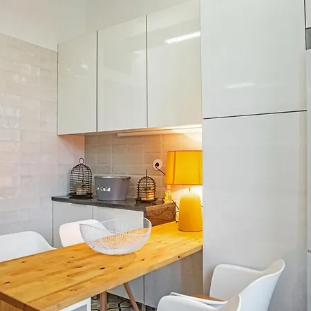 Colourful And Tasteful 2bedroom In Graca דירה