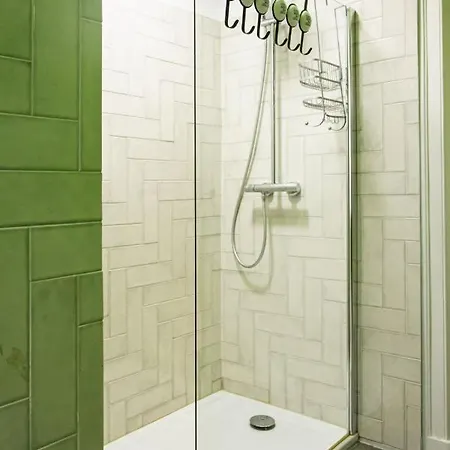 Colourful And Tasteful 2bedroom In Graca