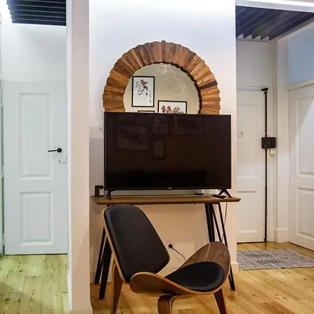 Colourful And Tasteful 2bedroom In Graca דירה