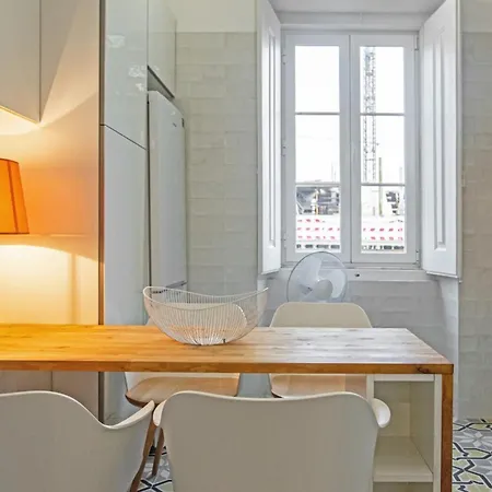 Colourful And Tasteful 2bedroom In Graca * ליסבון