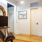 Colourful And Tasteful 2bedroom In Graca