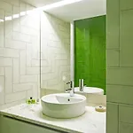 Апартаменты Colourful And Tasteful 2bedroom In Graca Лиссабон